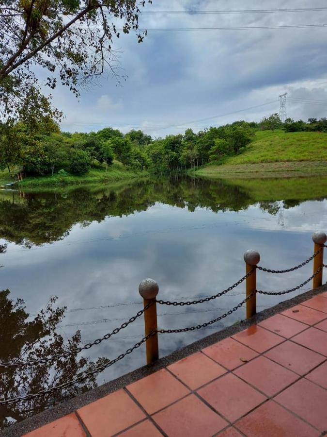 Puerto Berrio Hotel Candilejas מראה חיצוני תמונה